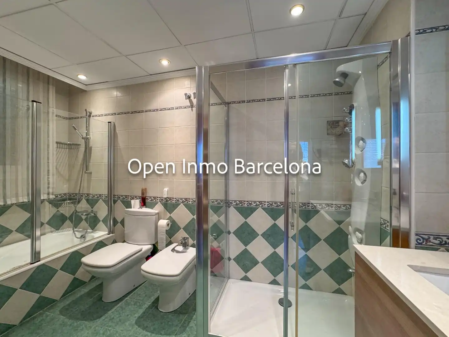 Bathroom of Houses for sale in Castelldefels  with Air Conditioner, Heating and Private garden