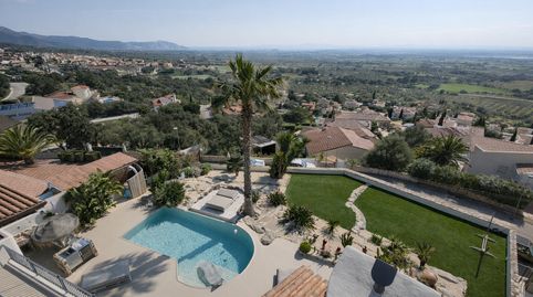 Villa de lujo en Palau-Saverdera: elegancia Hacienda y lujo contemporáneo, imatge 4