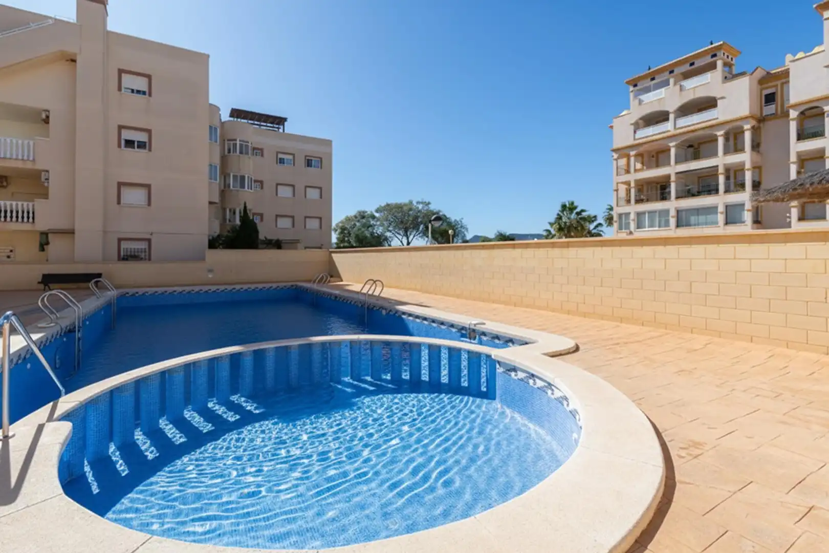 Piscina de Ático en venta en Cartagena con Aire acondicionado, Terraza y Amueblado