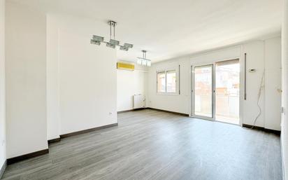 Flat for sale in Terrassa  with Air Conditioner