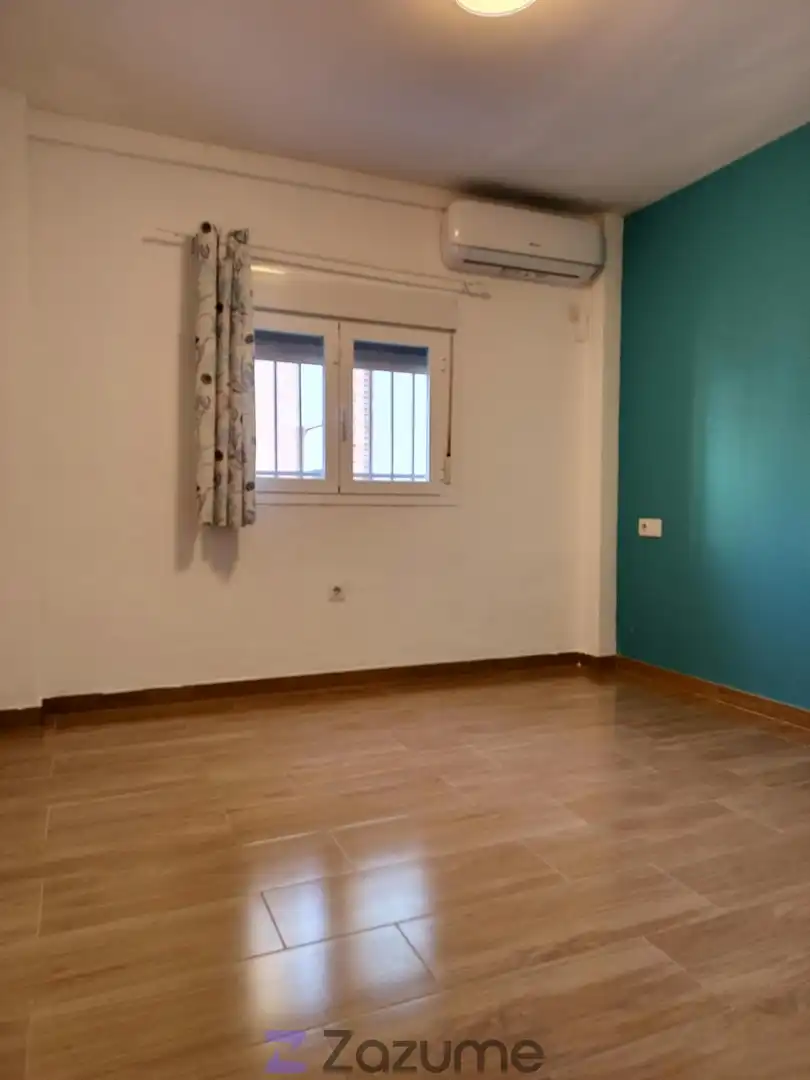 Bedroom of Flat for rent in Camas  with Terrace, Oven and Washing machine