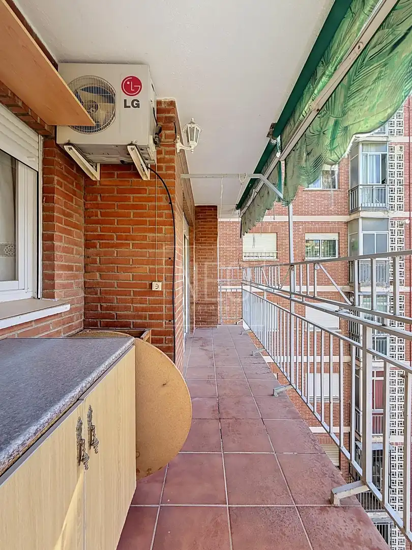 Flat with terrace for sale in Calle LUZ CASANOVA, imagen 9