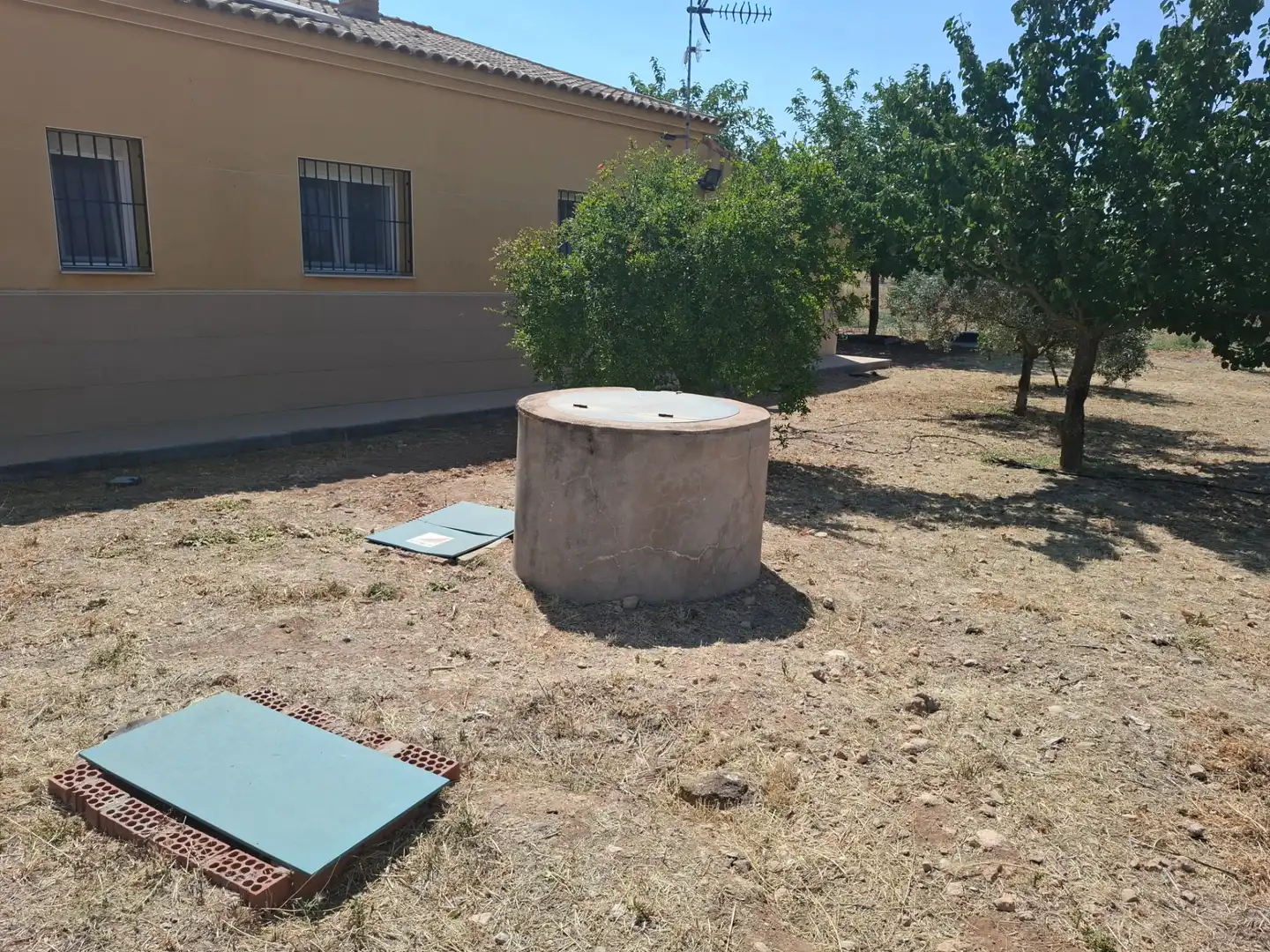 Jardí de Finca rústica en venda en Fernán Caballero amb Aire condicionat, Calefacció i Traster