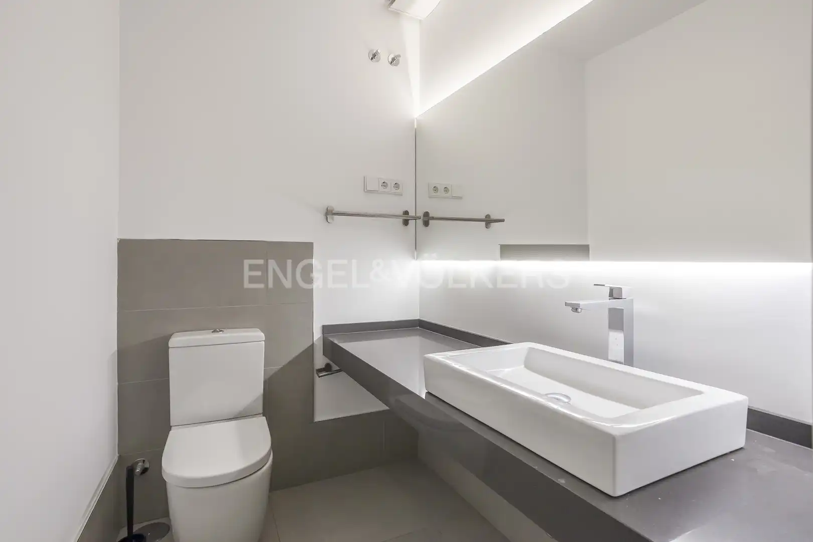 Bany de Apartament de lloguer en Madrid amb Aire condicionat, Calefacció i Parquet