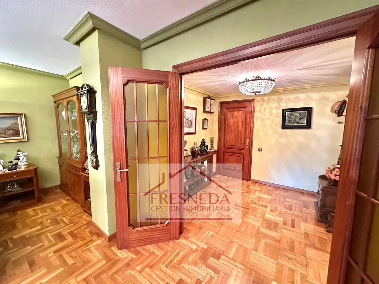 Piso en venta en Oviedo  con Calefacción, Terraza y Trastero
