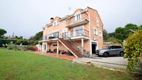 Vista exterior de Casa o xalet en venda en Torrelodones amb Terrassa i Piscina