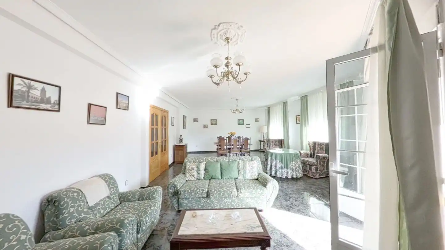 Sala de estar de Piso en venta en Navahermosa con Calefacción, Terraza y Amueblado