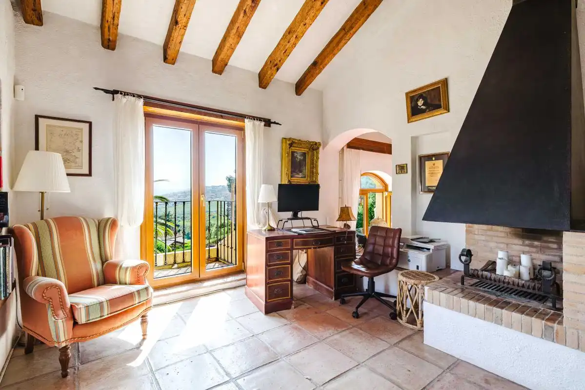 Sala d'estar de Casa o xalet en venda en Estepona amb Aire condicionat, Calefacció i Jardí privat