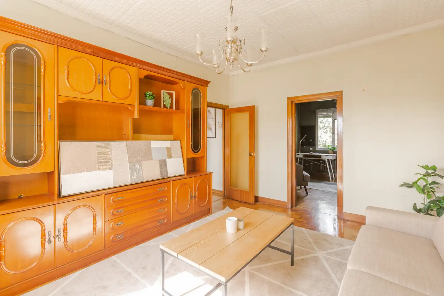 Sala de estar de Piso en venta en  Pamplona / Iruña con Calefacción, Parquet y Amueblado