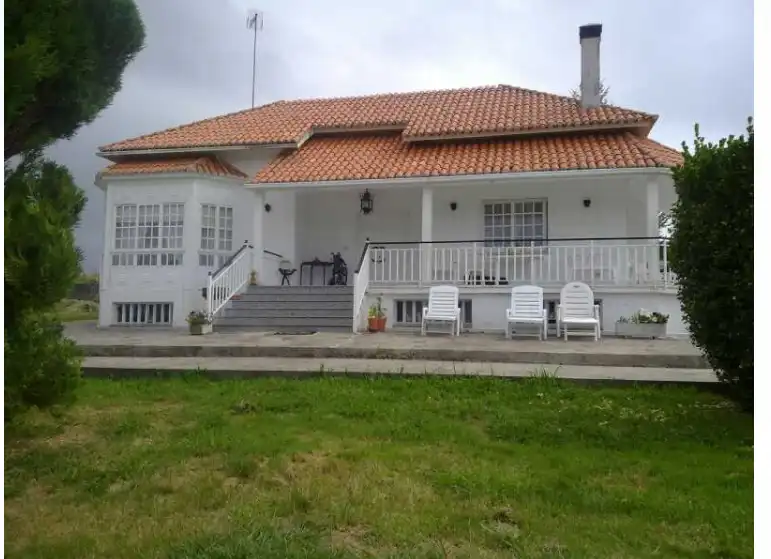 Vista exterior de Casa o chalet en venta en Sada (A Coruña) con Calefacción, Jardín privado y Parquet