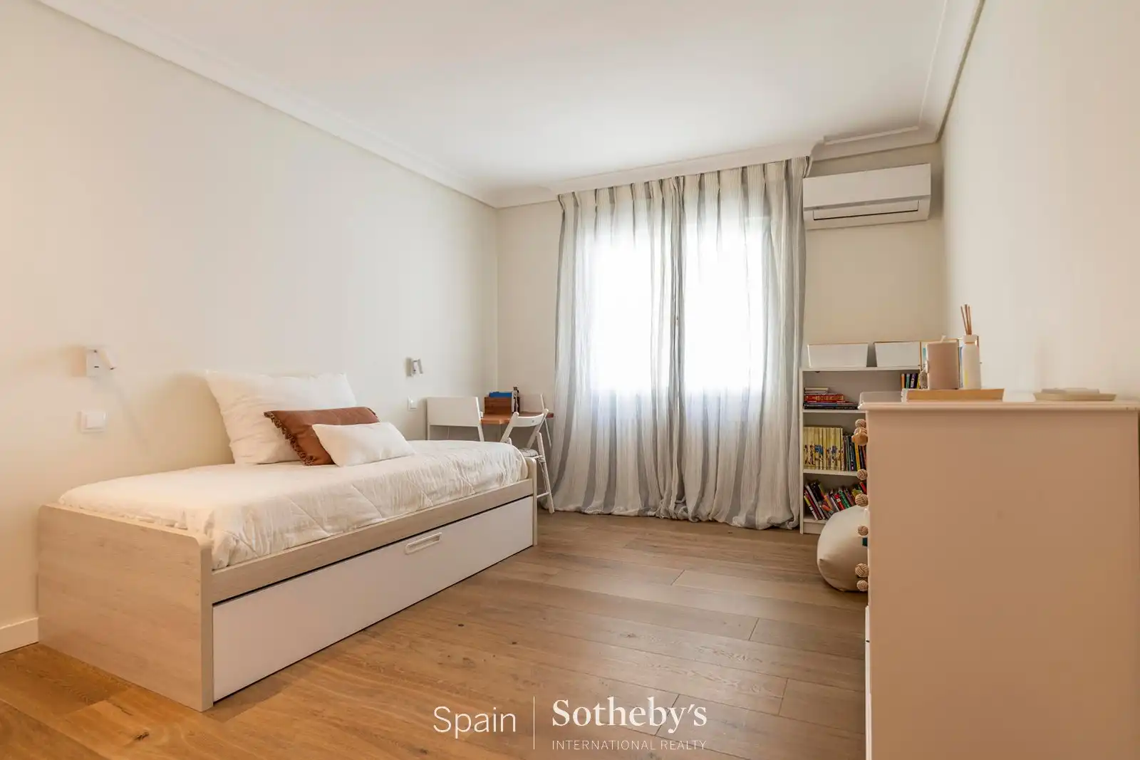 Dormitori de Apartament en venda en Madrid amb Aire condicionat, Calefacció i Traster