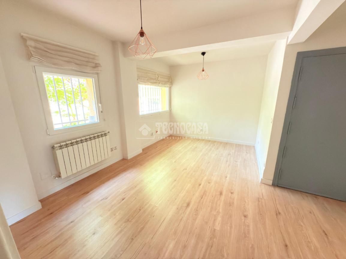 Bedroom of Flat for sale in  Madrid Capital  with Air Conditioner