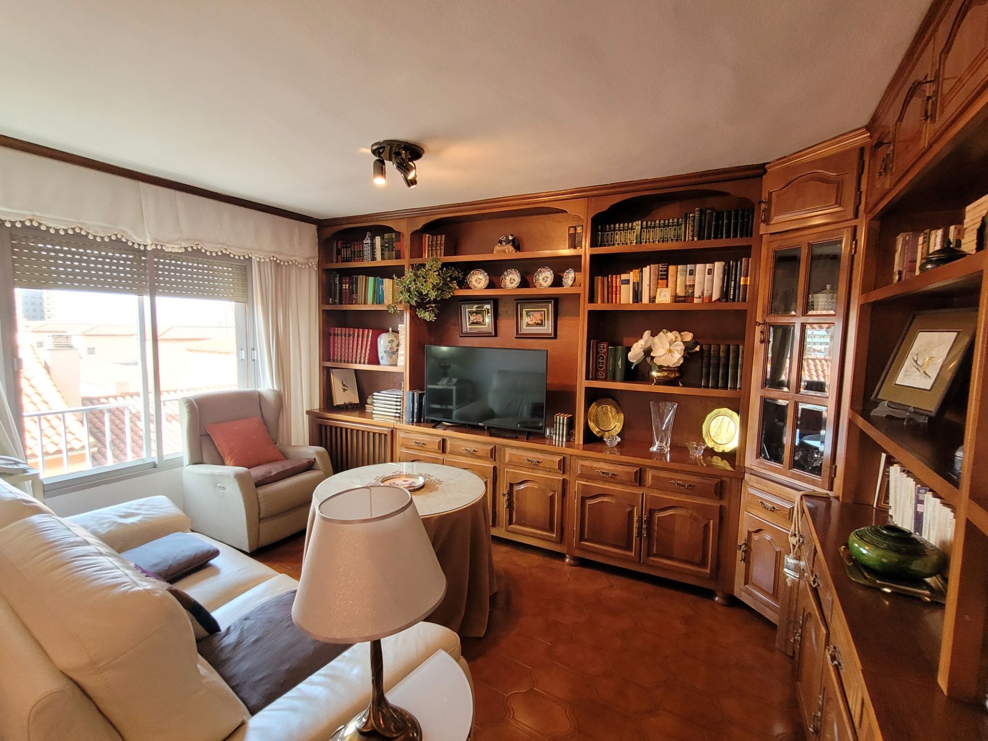 Living room of Flat for sale in  Granada Capital  with Air Conditioner, Heating and Balcony