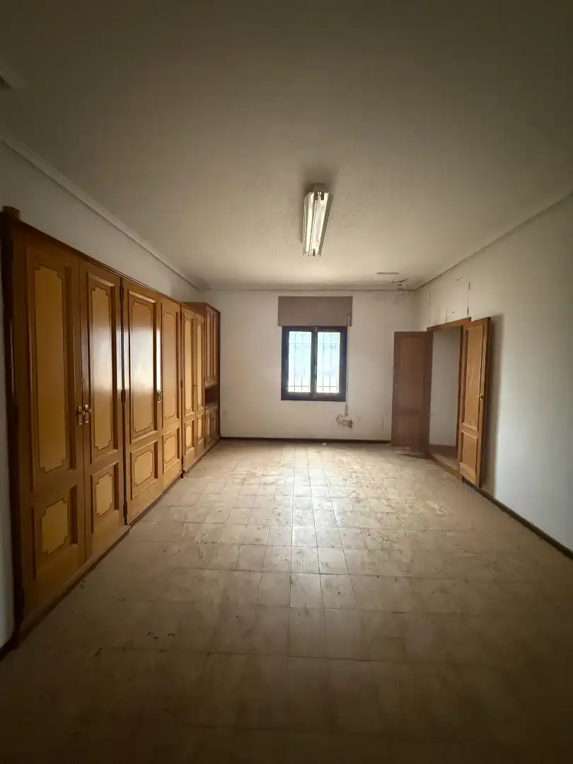 Nave industrial en venta en Casas de Haro con Alarma