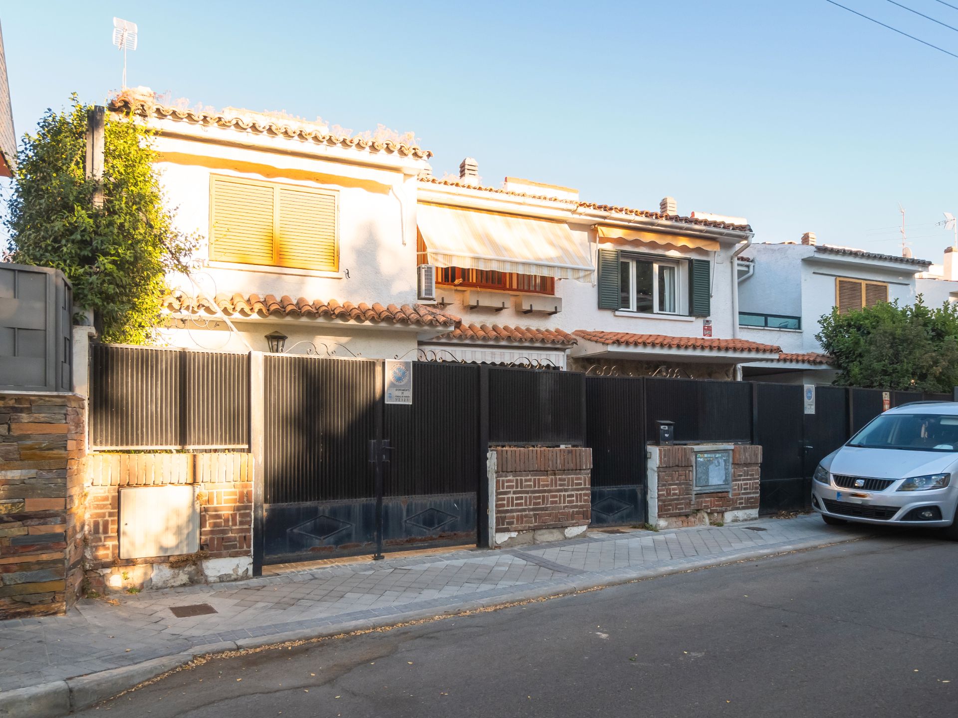 Exterior view of Single-family semi-detached for sale in Pozuelo de Alarcón  with Heating, Private garden and Terrace