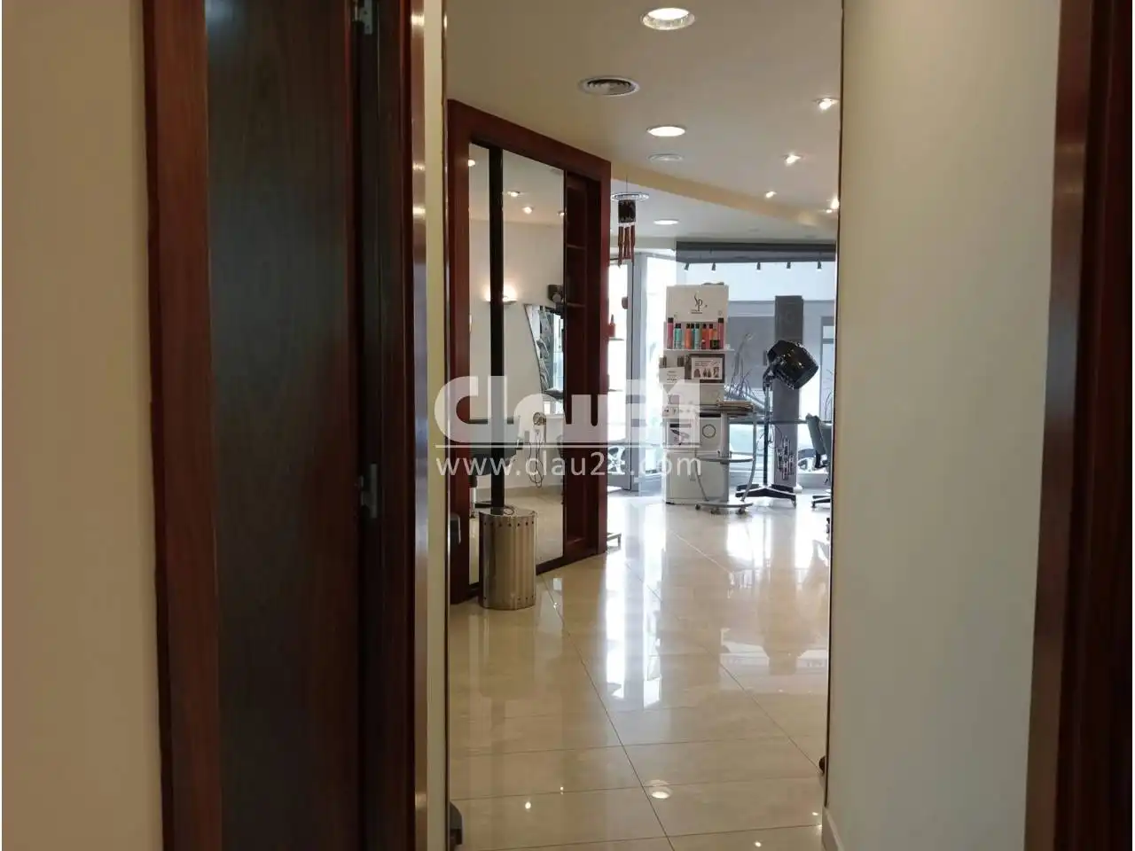 Locale commerciale in cessione a Calle Salvador Espriu, imagen 4