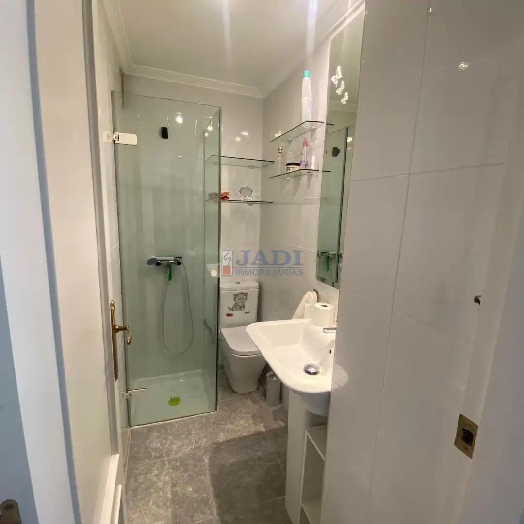 Bathroom of Flat for sale in Valdepeñas  with Air Conditioner, Heating and Terrace