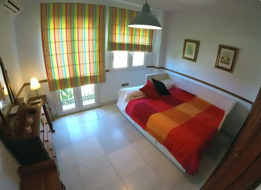 Dormitori de Casa o xalet en venda en Alhaurín de la Torre amb Aire condicionat, Piscina i Balcó