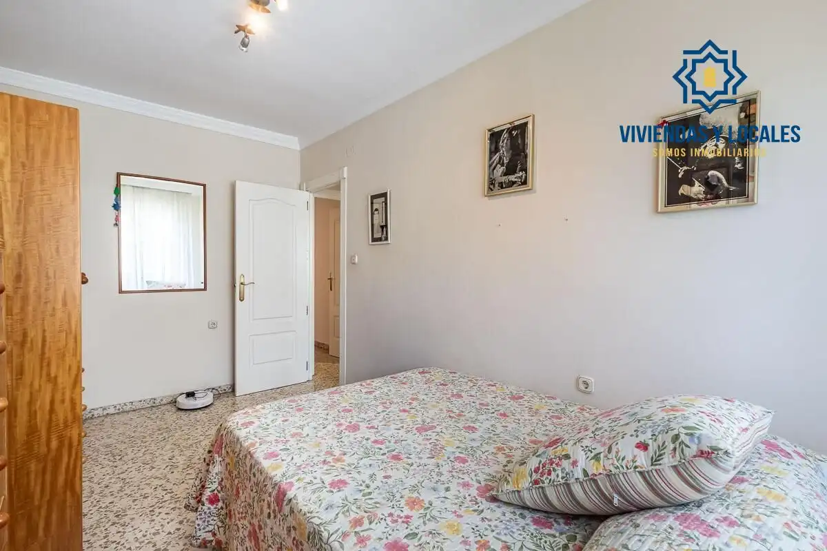 Bedroom of Flat for sale in Granada  with Heating and Terrace