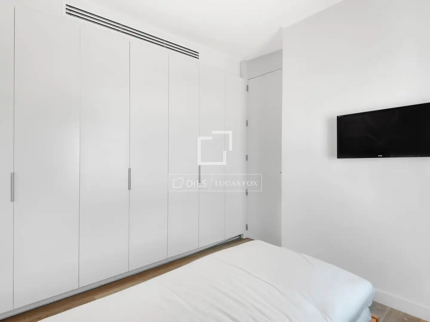 Bedroom of Attic for sale in Barcelona  with Air Conditioner, Heating and Parquet flooring