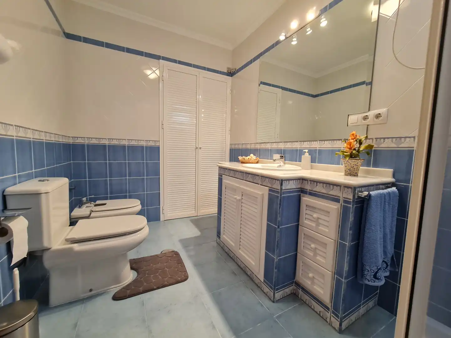 Bathroom of Houses for sale in Camas  with Air Conditioner, Terrace and Storage room