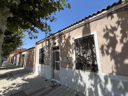 Exterior view of Single-family semi-detached for sale in Valladolid Capital