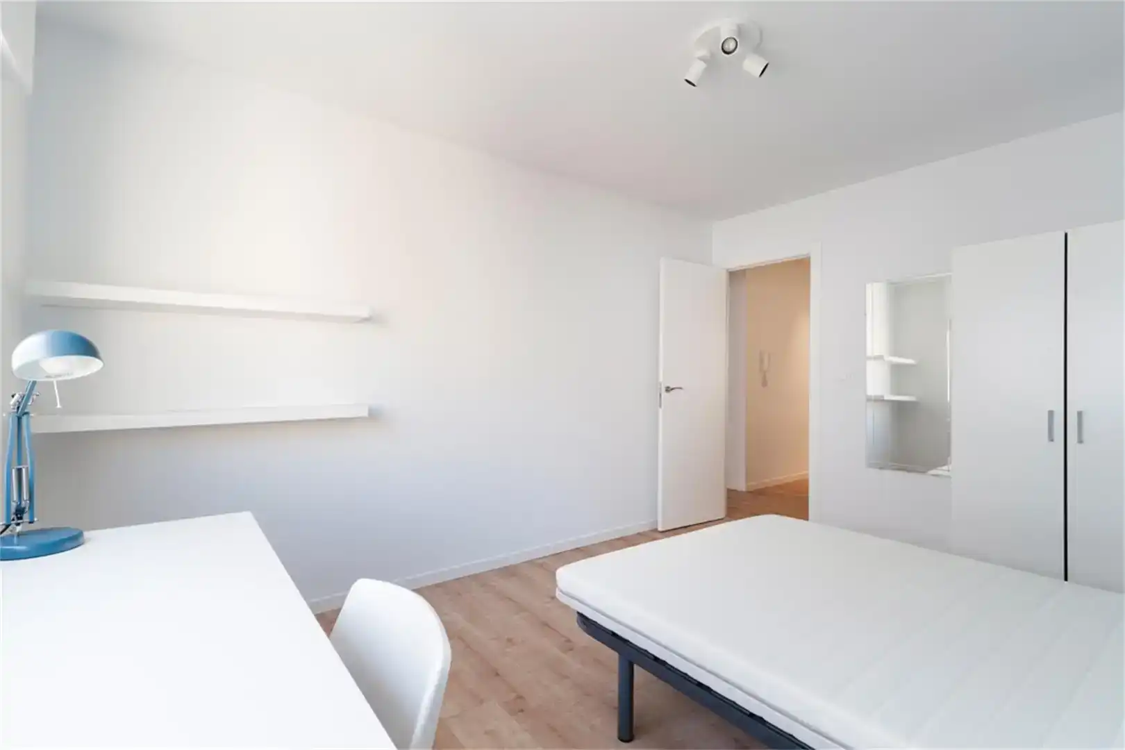 Habitación de Piso para compartir en Oleiros con Parquet, Amueblado y Horno