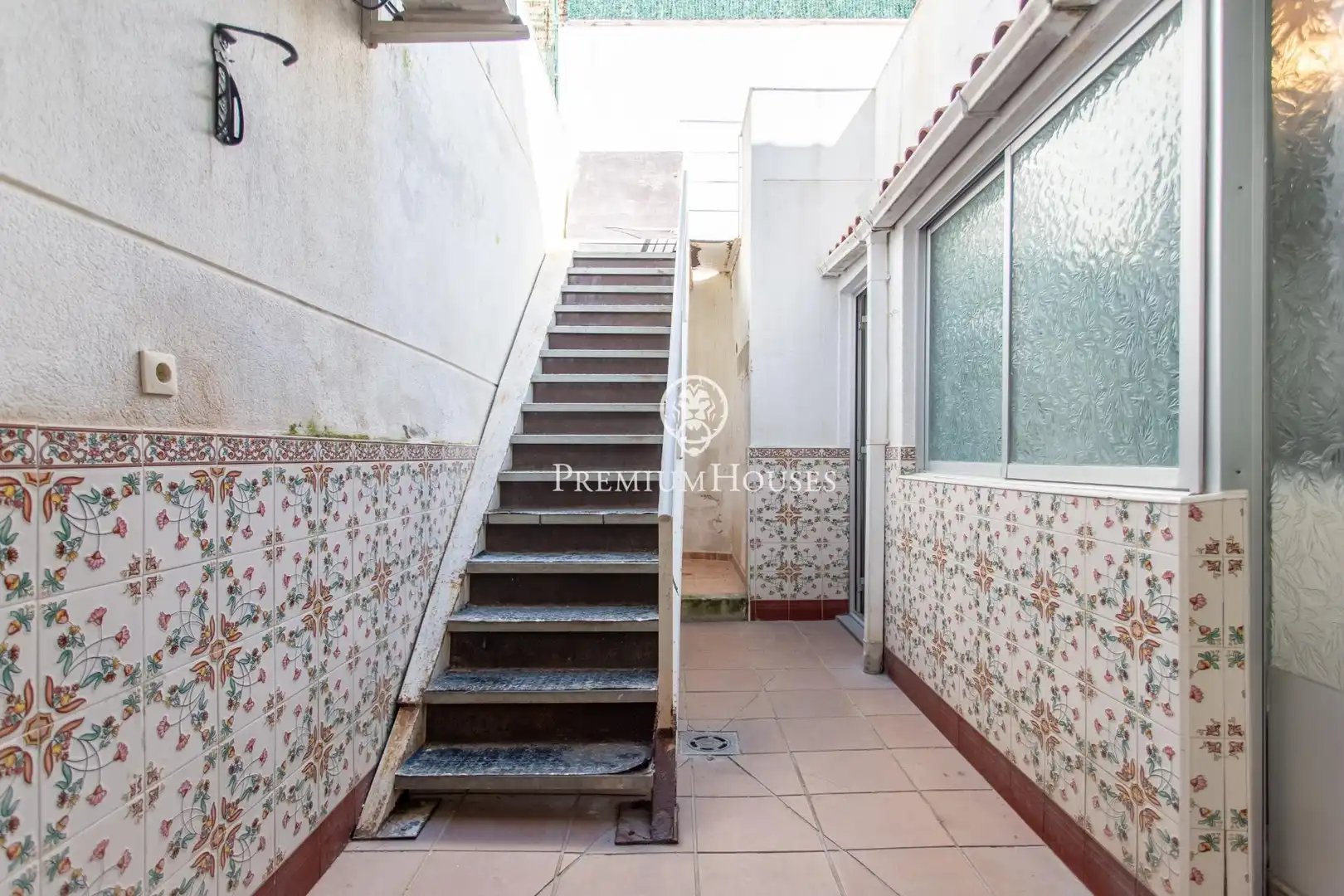 Außenansicht von Einfamilien-Reihenhaus zum Verkauf in Canet de Mar mit Klimaanlage, Heizung und Terrasse