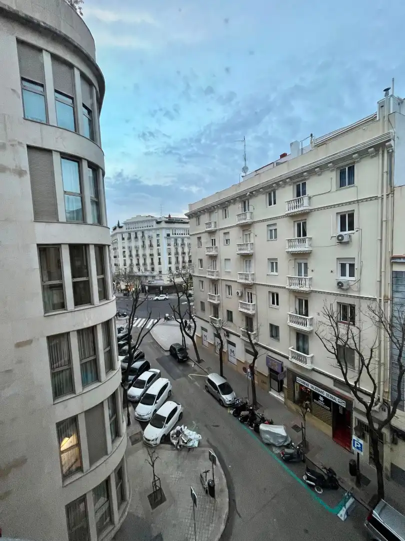 Außenansicht von Wohnung zur Miete in Madrid mit Klimaanlage, Heizung und Parkett