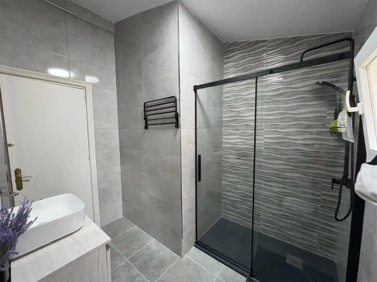 Baño de Finca rústica de alquiler en Cómpeta, Málaga