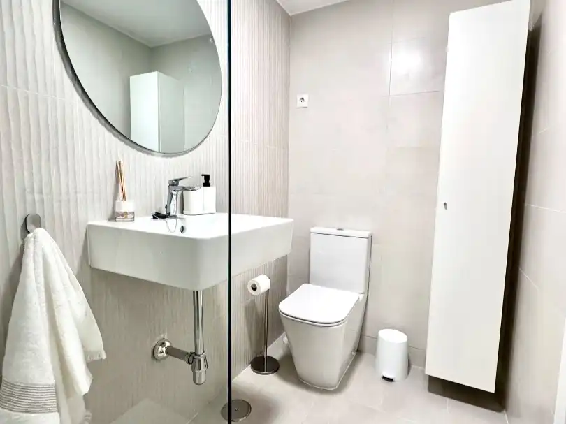 Bathroom of Flat for rent in Algeciras  with Balcony