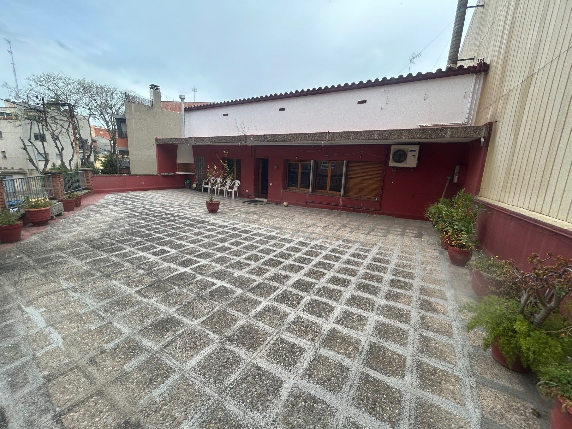 Vista exterior de Finca rústica en venda en Rubí amb Calefacció i Terrassa