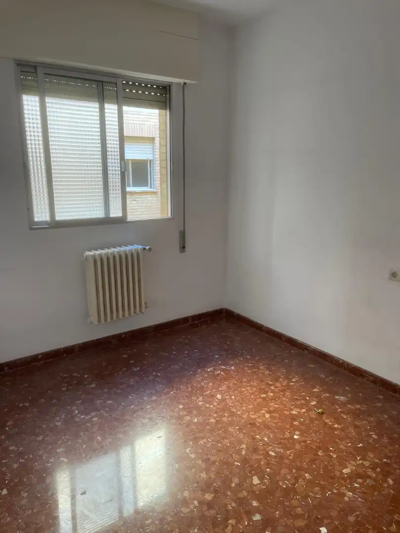 Schlafzimmer von Wohnung zur Miete in Granada mit Heizung, Ofen und Waschmaschine