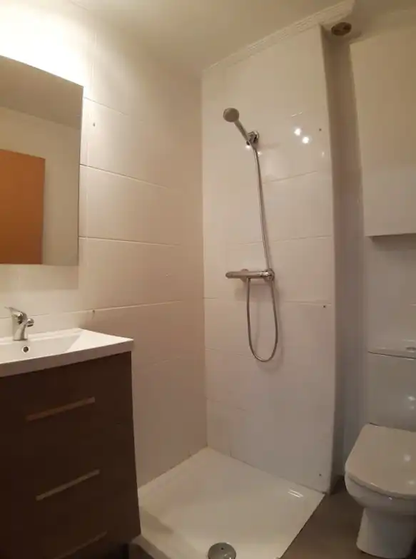 Baño de Piso de alquiler en Bilbao  con Calefacción, Parquet y Amueblado