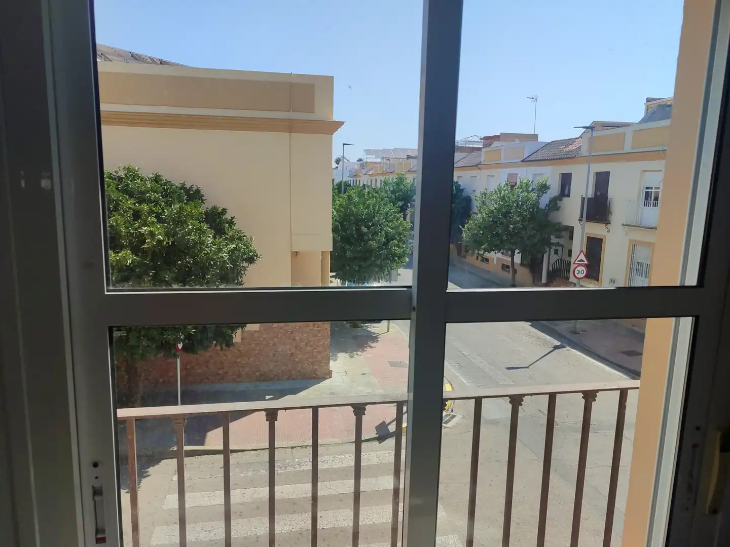 Vista exterior de Casa adosada en venta en Utrera con Aire acondicionado, Calefacción y Terraza