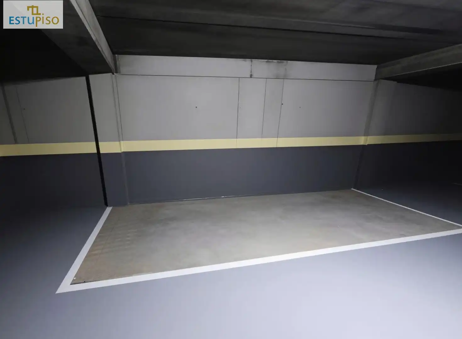Aparcament de Pis en venda en Vitoria - Gasteiz amb Calefacció, Parquet i Terrassa