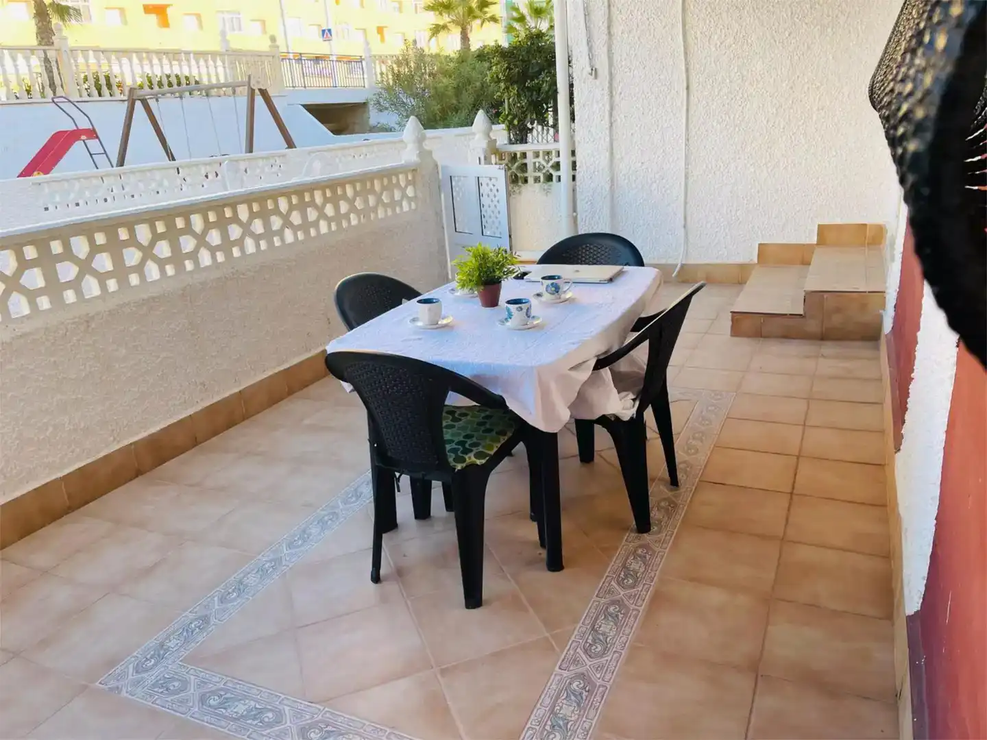 Terrassa de Planta baixa de lloguer en La Manga del Mar Menor amb Aire condicionat, Jardí privat i Piscina