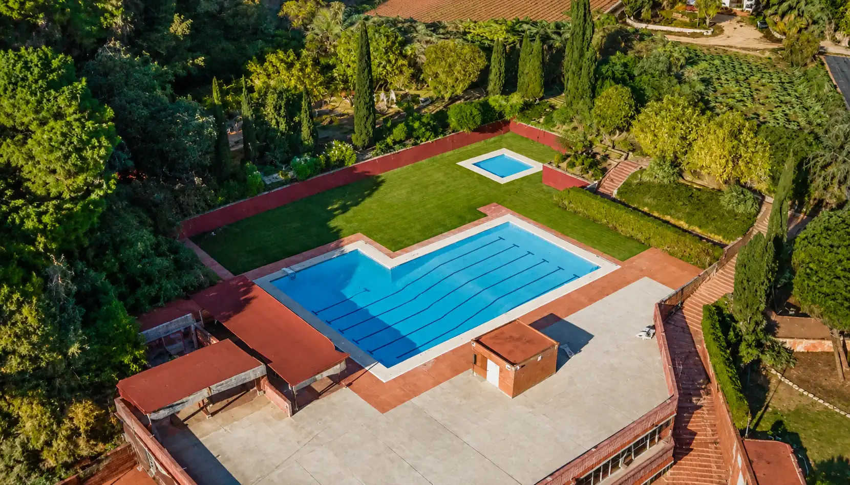 Schwimmbecken von Dachboden zum Verkauf in Caldes d'Estrac mit Klimaanlage, Heizung und Terrasse