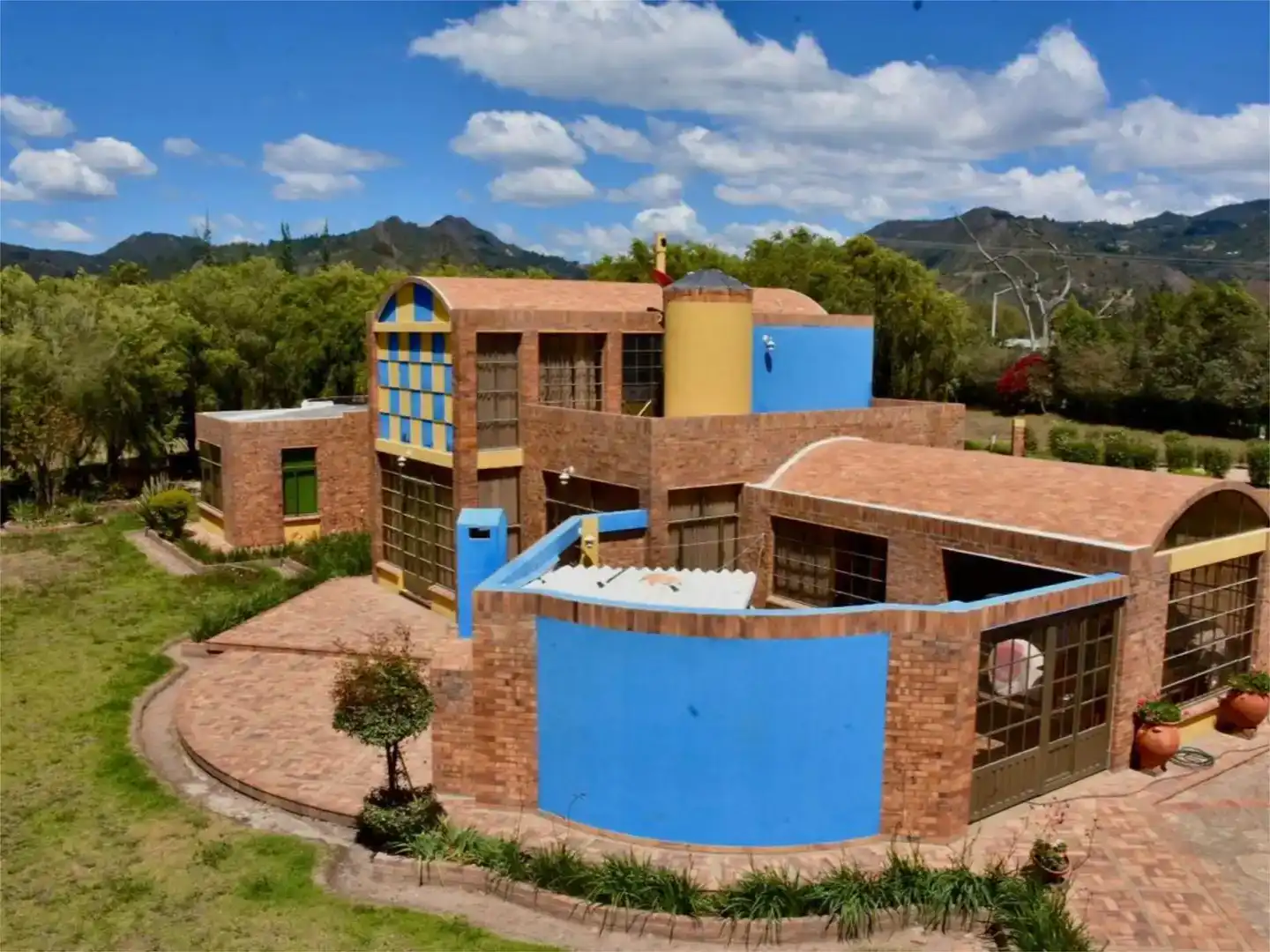 Vista exterior de Finca rústica en venda en Rota amb Traster i Moblat