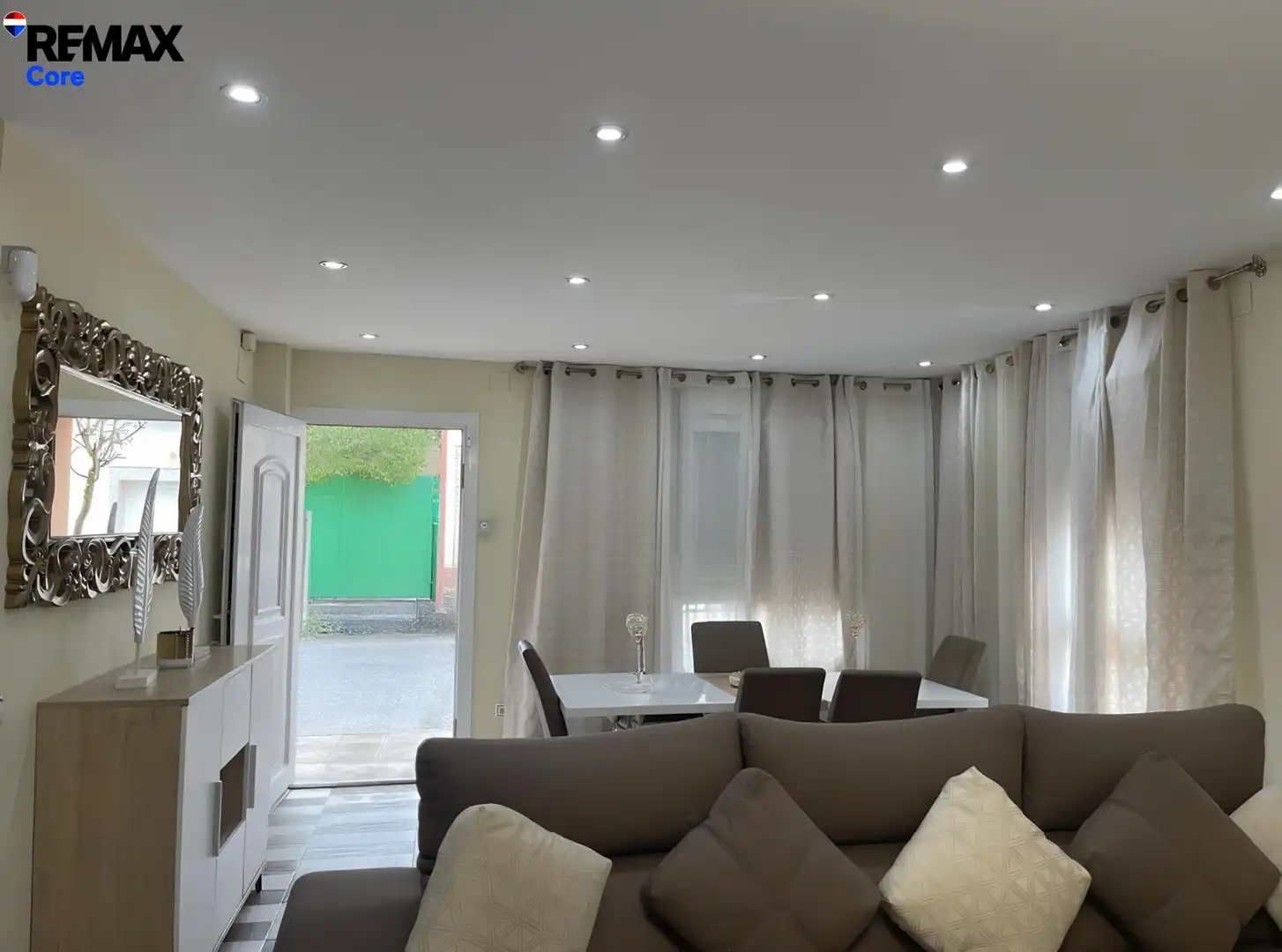 Esszimmer von Einfamilien-Reihenhaus zum Verkauf in Montijo mit Klimaanlage, Heizung und Terrasse