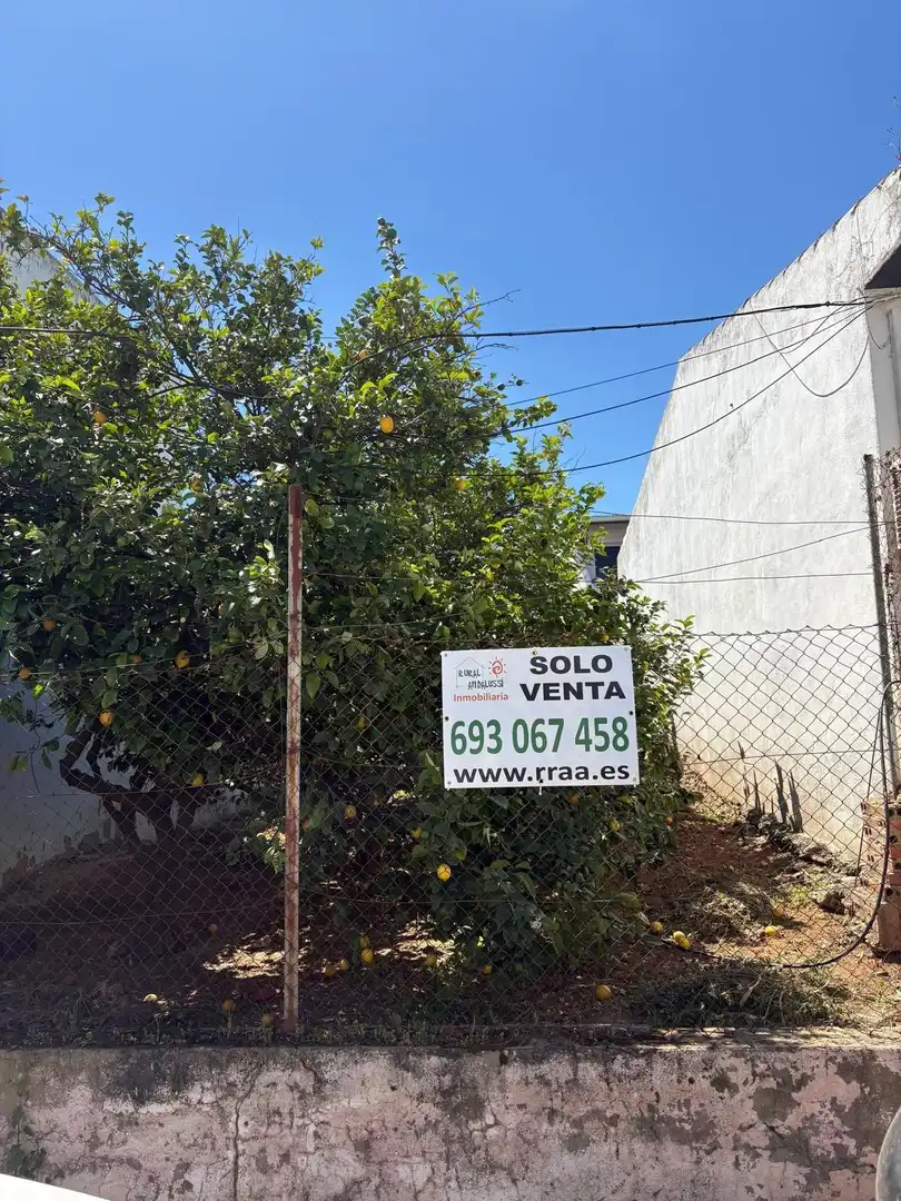 Residential land for sale in Calle de Brasil