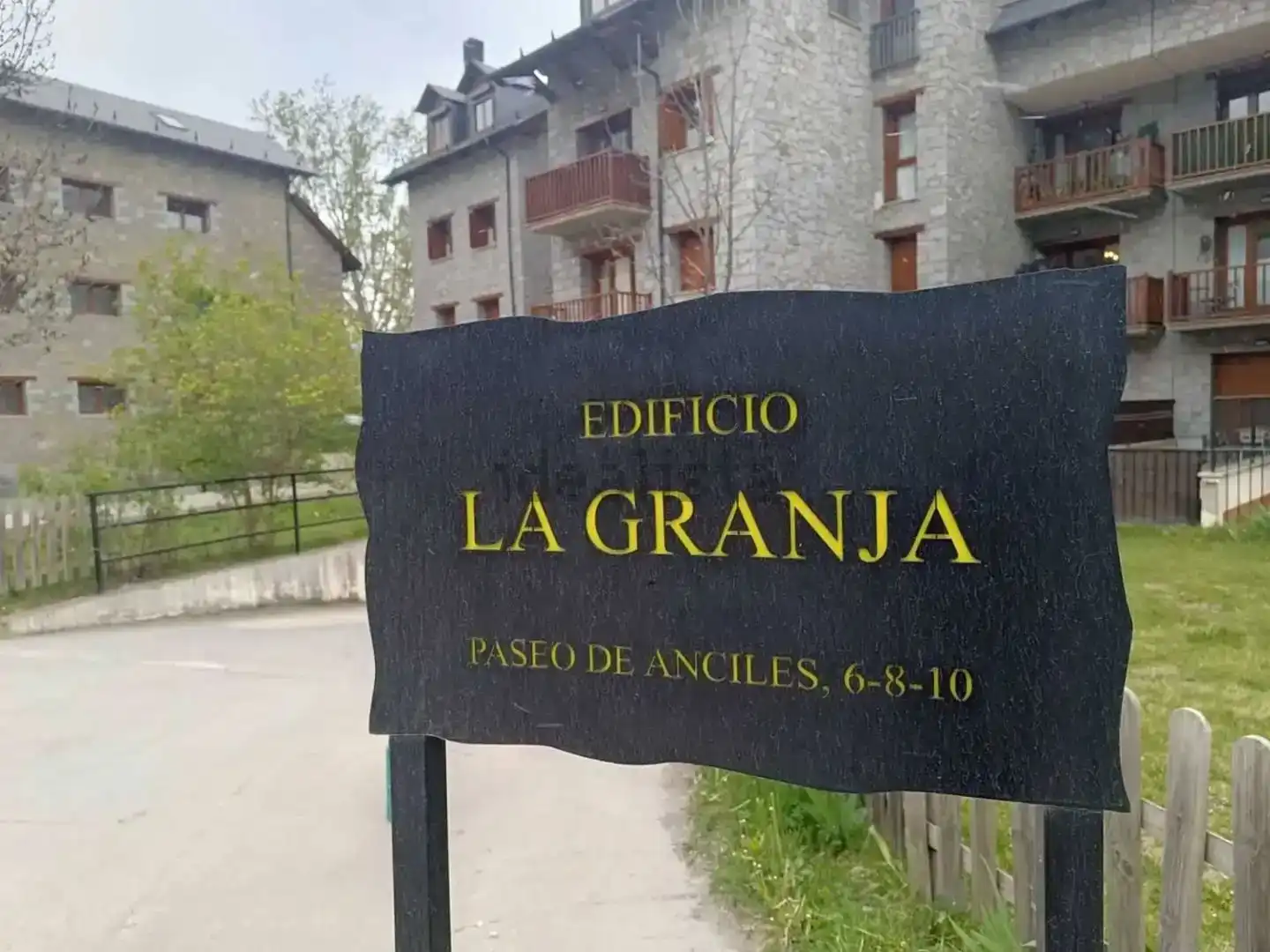Vista exterior de Apartamento en venta en Benasque con Jardín privado, Trastero y Amueblado