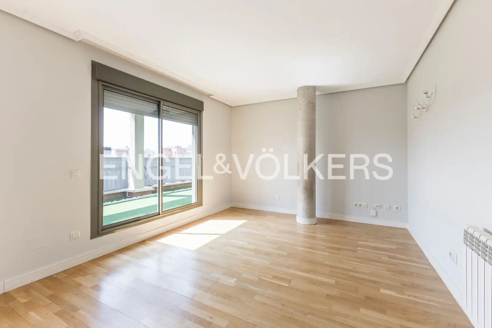Wohnzimmer von Dachboden zur Miete in Madrid mit Klimaanlage, Heizung und Parkett