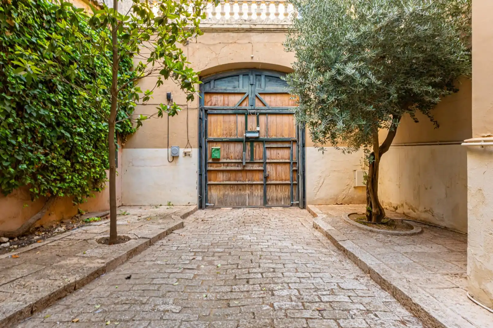 Vista exterior de Casa o xalet en venda en Valdepeñas amb Calefacció i Piscina comunitària