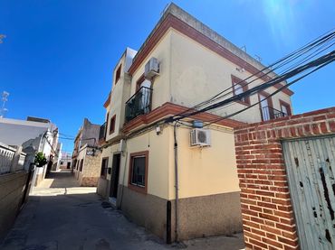 Apartament amb balcó en venda a Calle Teruel 6