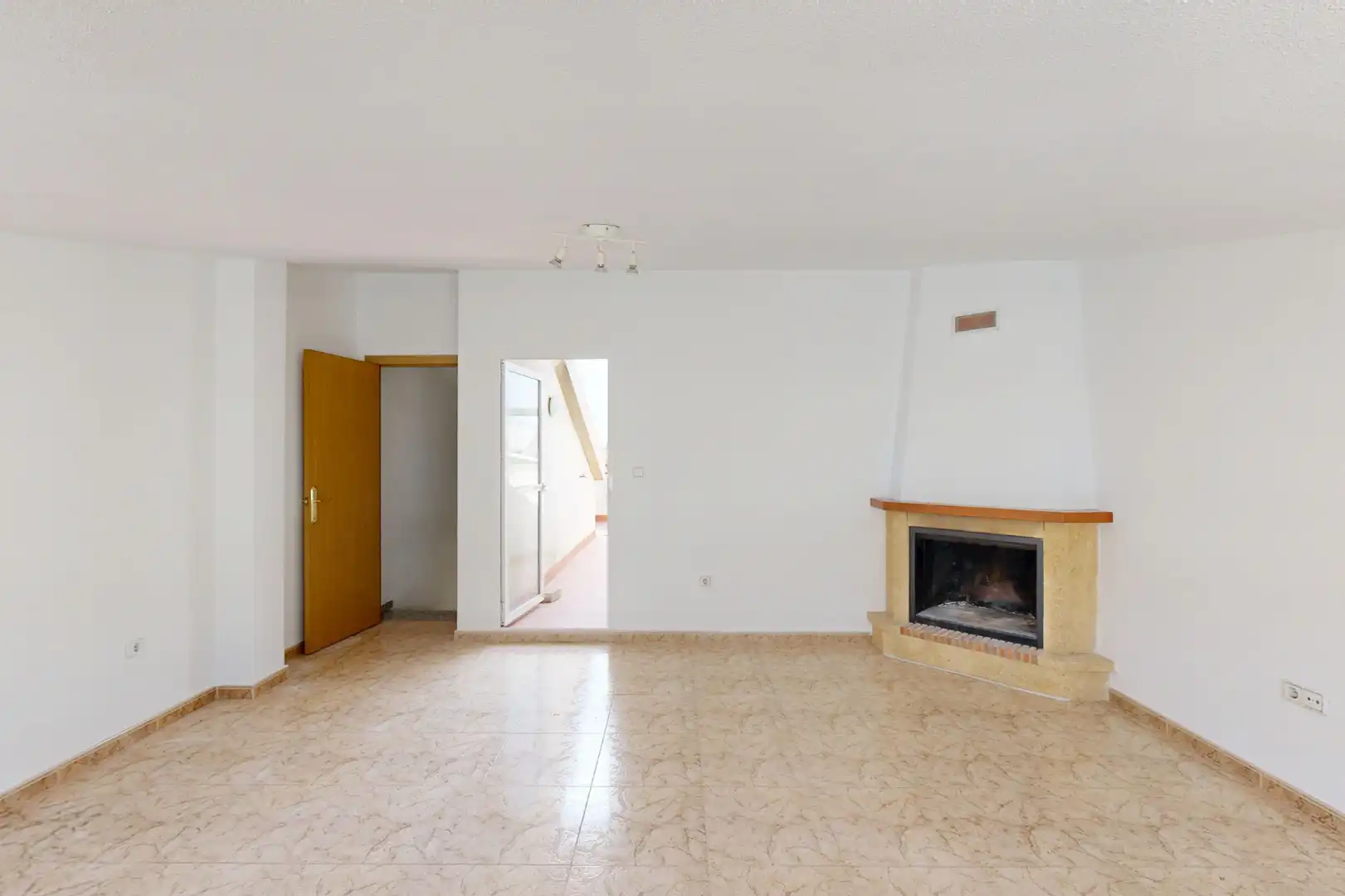 Sala de estar de Casa adosada en venta en Murcia con Aire acondicionado, Terraza y Trastero