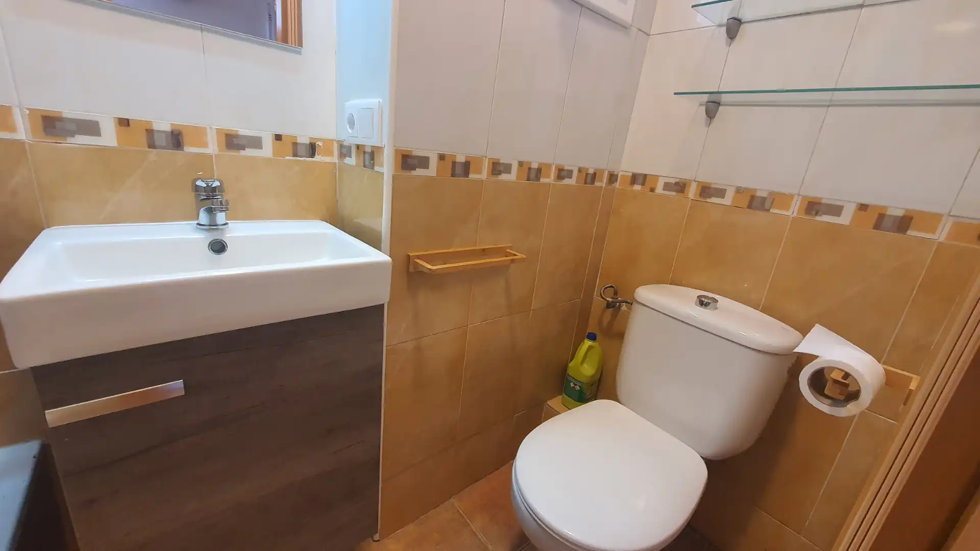 Baño de Ático en venta en L'Hospitalet de Llobregat con Aire acondicionado, Calefacción y Terraza