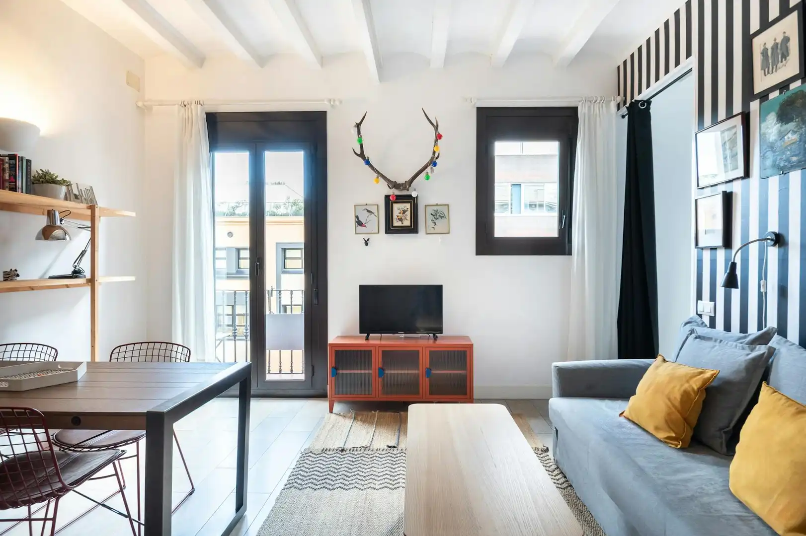 Living room of Flat for rent in Barcelona  with Air Conditioner, Heating and Furnished