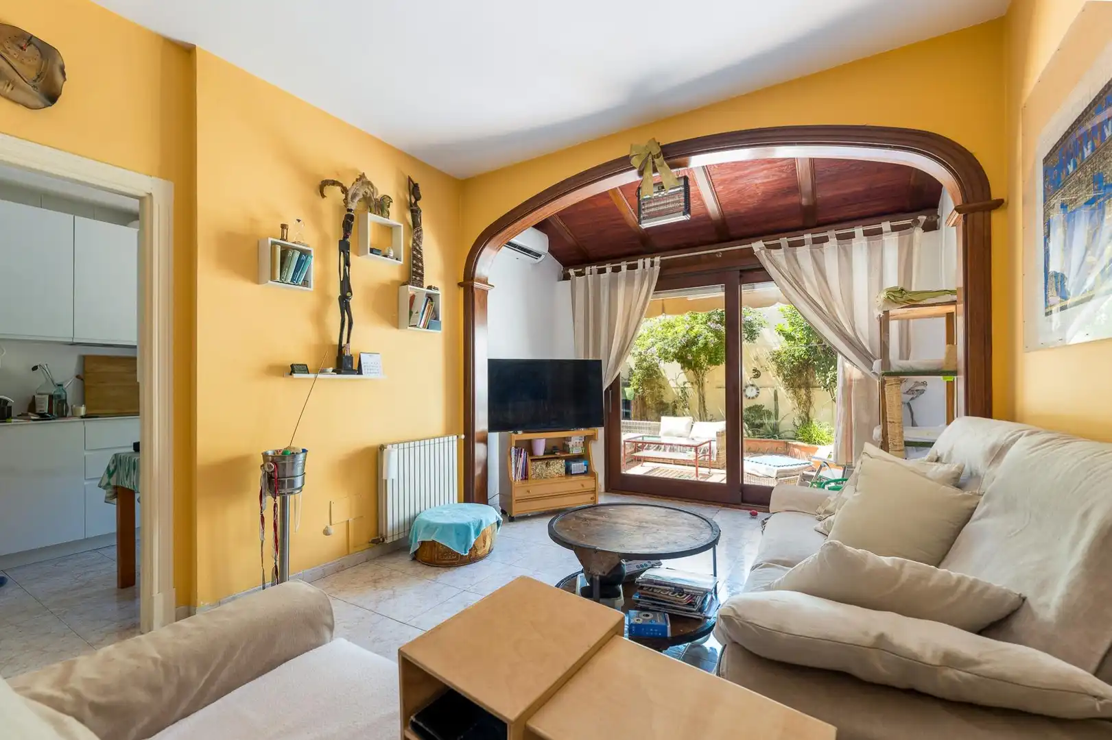 Sala d'estar de Casa adosada en venda en Almazora / Almassora amb Aire condicionat, Calefacció i Terrassa