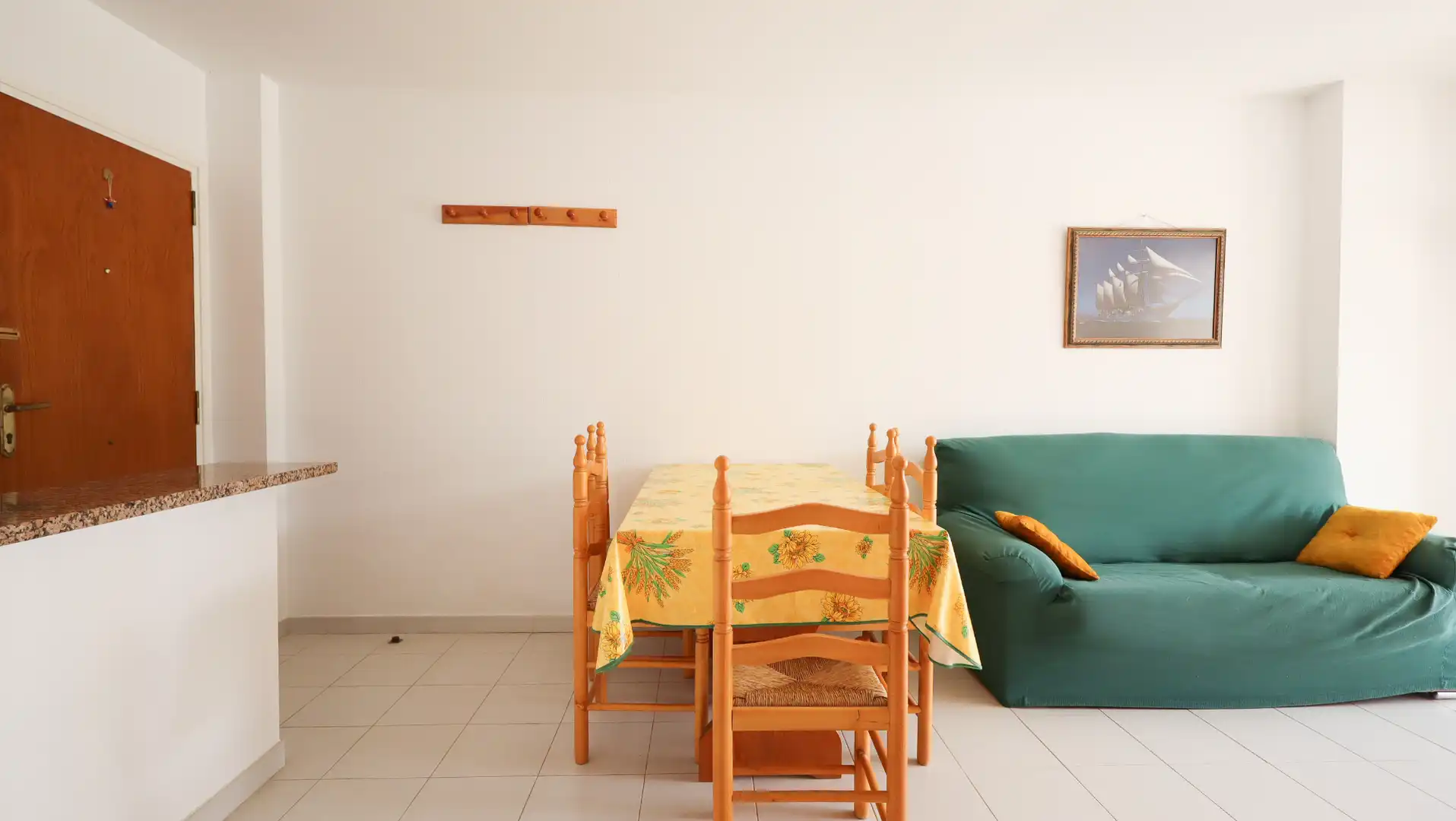 Menjador de Apartament en venda en Llançà amb Aire condicionat, Calefacció i Jardí privat